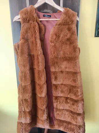 Magnifique gilet fausse fourrure sans manches
