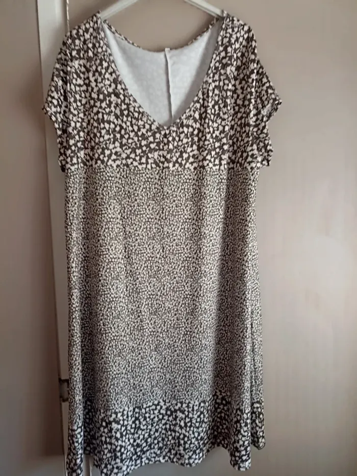 Robe neuve taille 44/46 - photo numéro 2