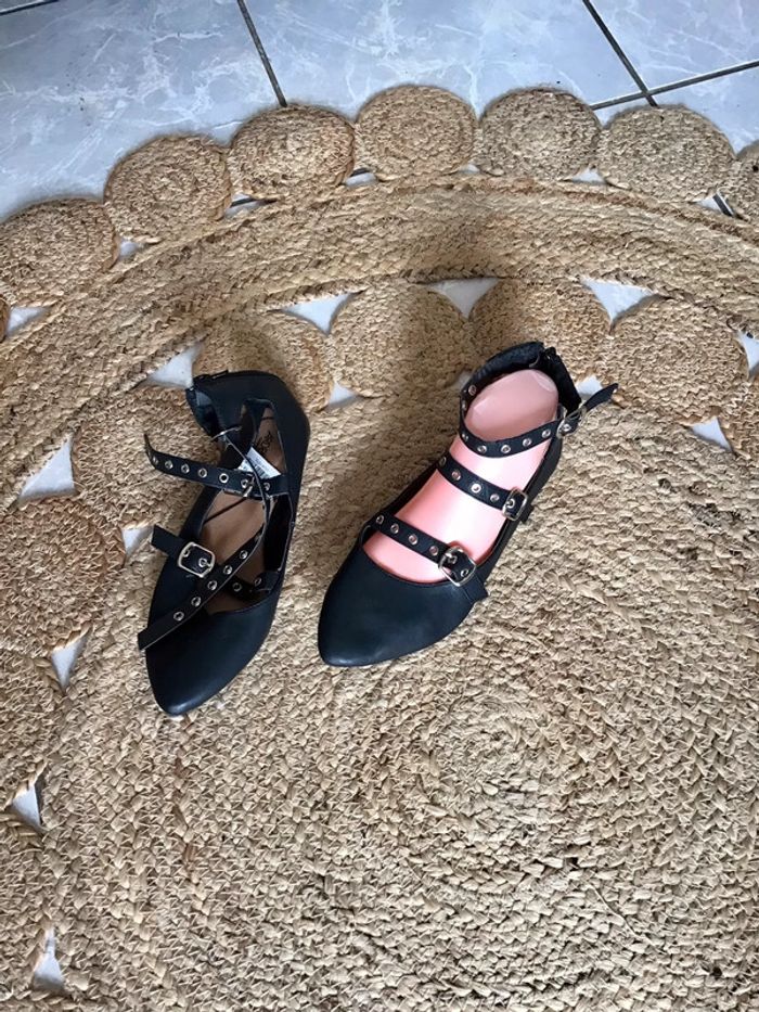 Chaussure plate noir avec 3 lanières boucles réglable taille 37