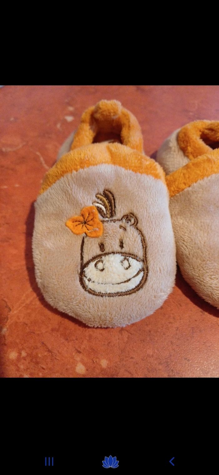 Chaussons taille 18 / 19 - photo numéro 2