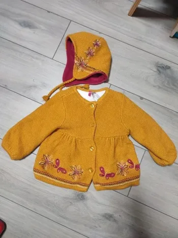 Veste chaude polaire 9 mois et bonnet orchestra moutarde