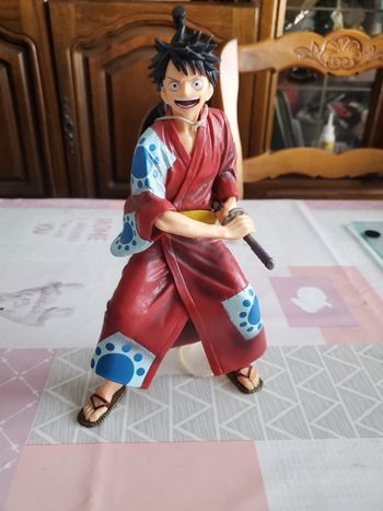 Figurine one piece monkey.d.luffy  officielle