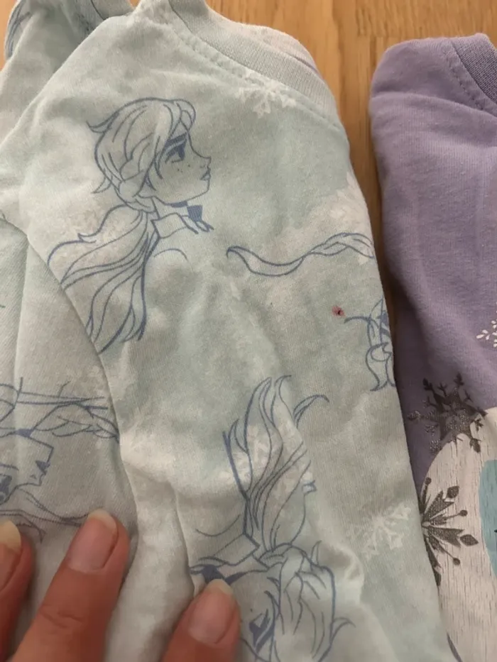 Lot pyjamas reine des neiges 5 ans - photo numéro 4