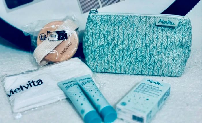 🌿 Jolie trousse de toilette neuve + soins visage & corps – idée cadeau 🎁 - photo numéro 2