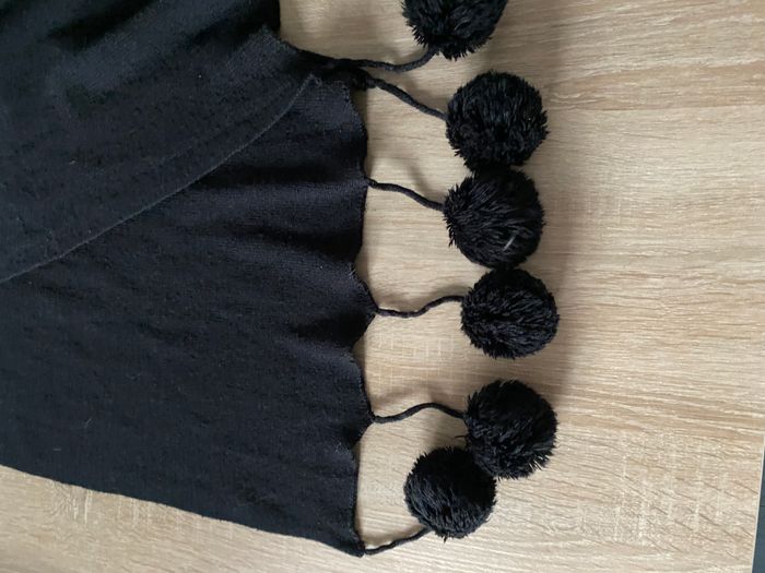 Grande et large écharpe noir en laine avec pompons, écharpe, noire, pompons, grande, femme, hiver, c - photo numéro 2