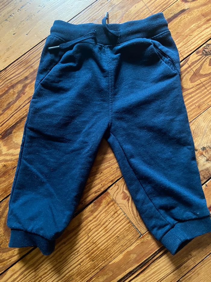 Lot jogging 12 mois - photo numéro 3