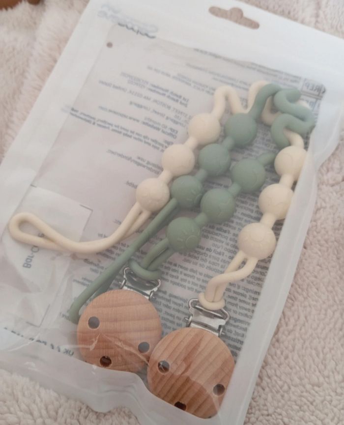 Attaches tétine Neuf silicone - photo numéro 2