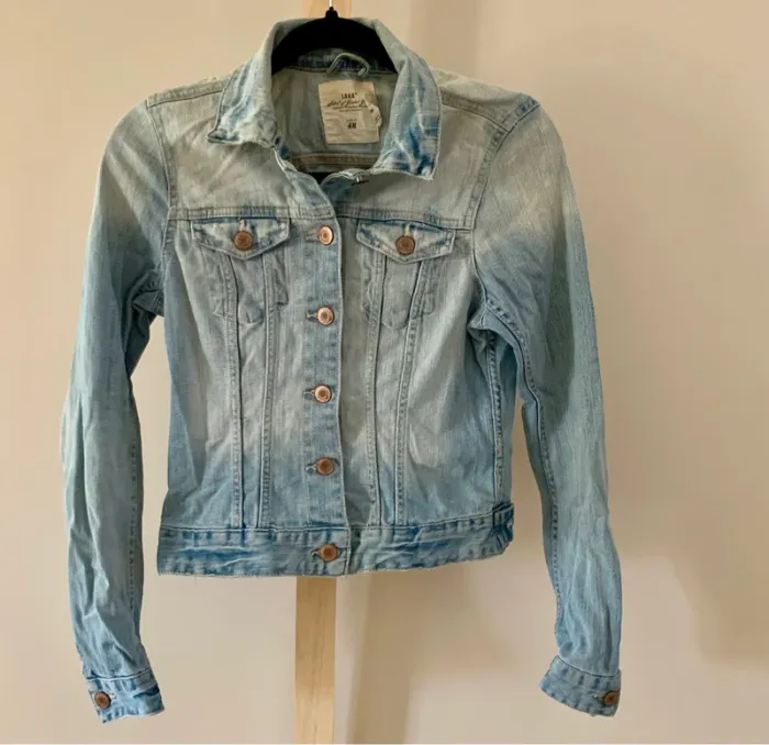 🟦 Veste en jean clair H&M – Taille 34 (XS)