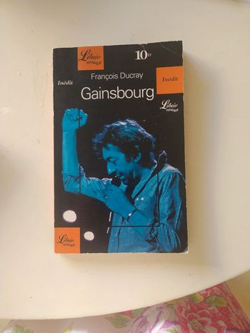 Livre poche gainsbourg