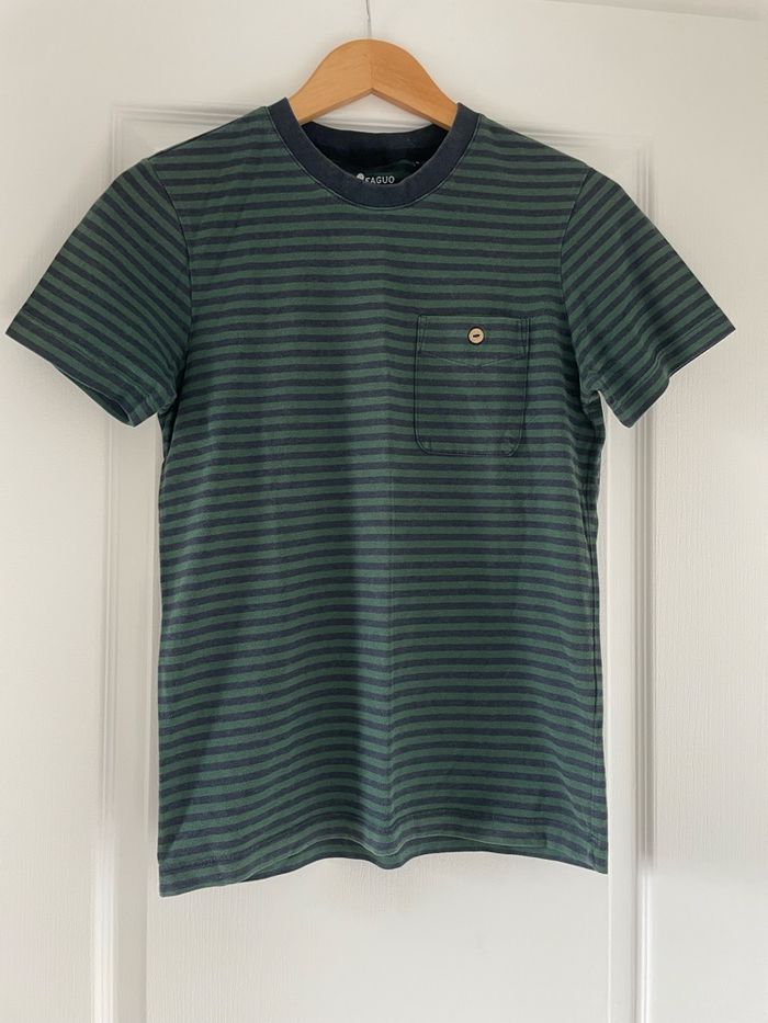 T-shirt rayé vert et bleu