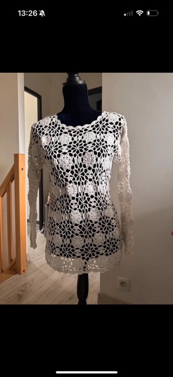 Très joli haut à trou - photo numéro 2