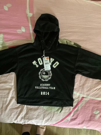 Haut à capuche taille 9/10 ans neuf