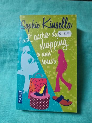 L accro du shopping à une sœur