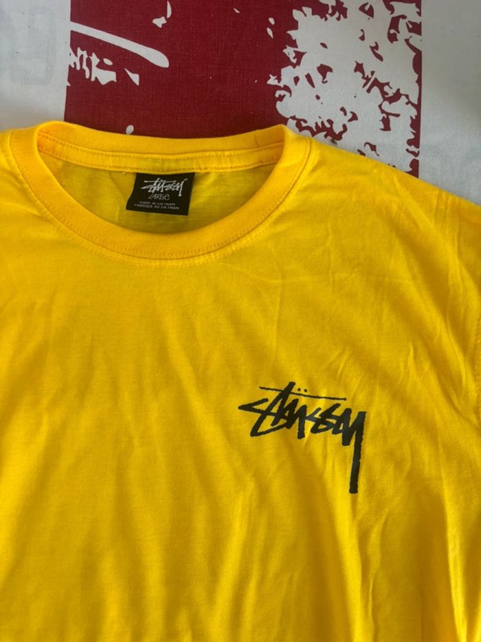 T-shirt Stussy Rework taille M/L jaune moutarde motif « araignée boule de billard n8 » - photo numéro 4