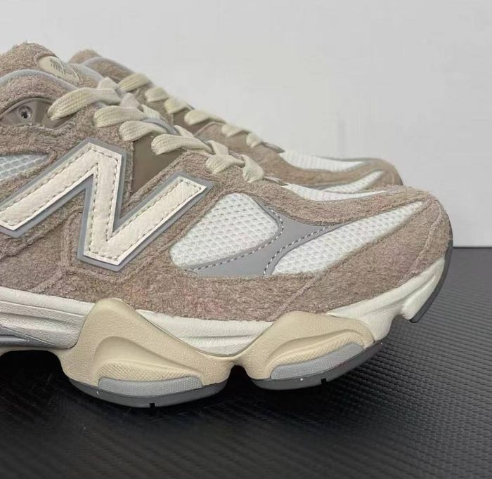 Baskets New Balance 9060 taille 43 - photo numéro 5