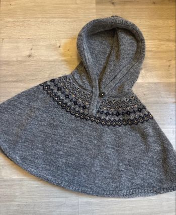 Poncho gris Kiabi 