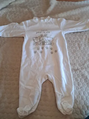 Pyjama 1 pièce 6 mois – Doux, pratique et mignon !