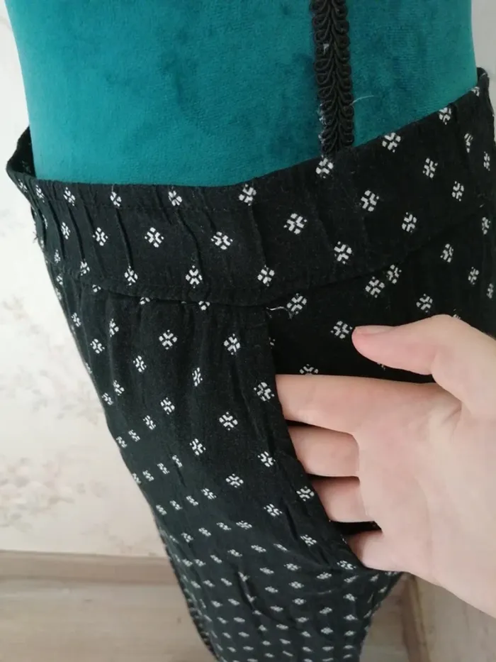 Pantalon noir fluide large à motifs géométriques à poches élastique à la taille / up 2 fashion / (M) - photo numéro 6