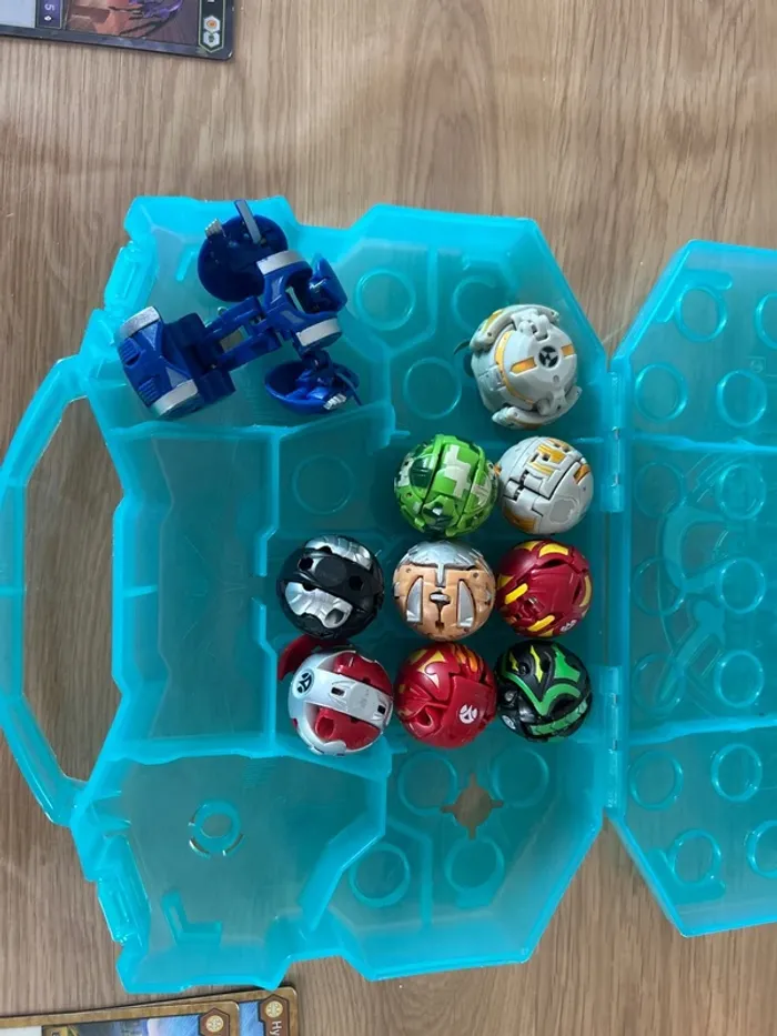 Lot de 10 bakugan + valise + 26 cartes - photo numéro 12