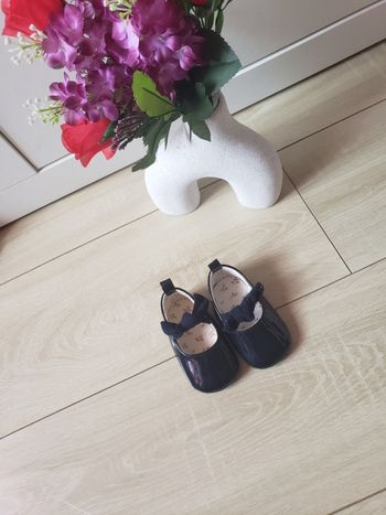 Chaussures 🎀 6-9 mois 1€50