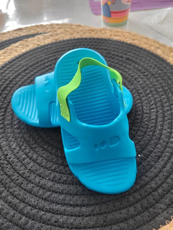 Claquettes de bain pour piscine ou plage Nabaji pointure 22