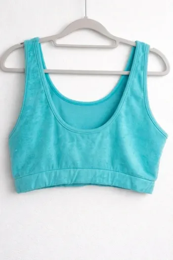 débardeur court type brassière primark taille M