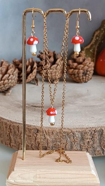 Jolie petite parure champignon rouge