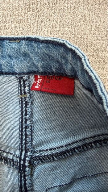 Bermuda Levis  14 ans