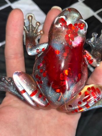 Grenouille décorative en résine – fait main 