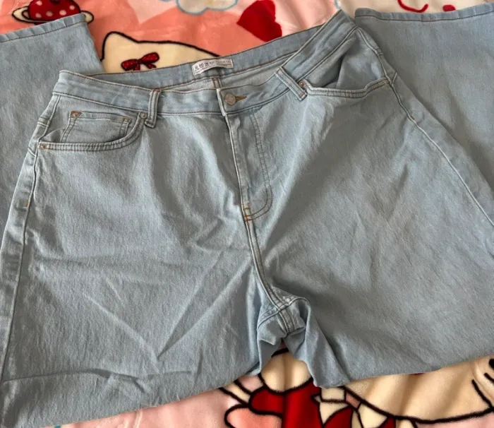 Jeans bleu clair coupe droite