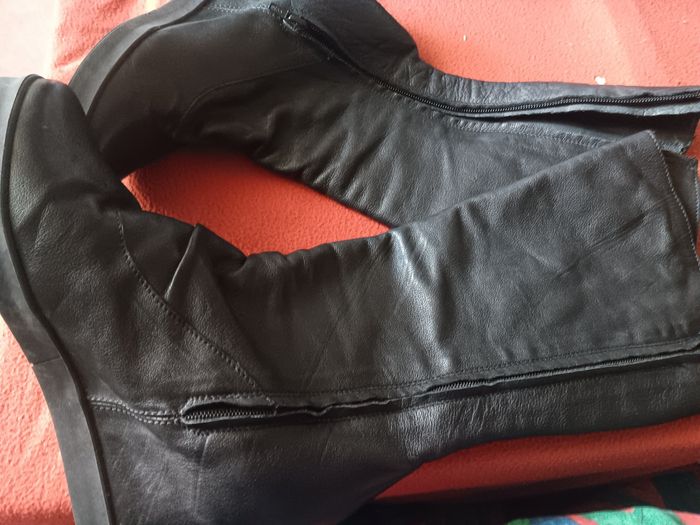 Bottes en cuir 40 fermetures sur le cotes avec petit talons - photo numéro 6