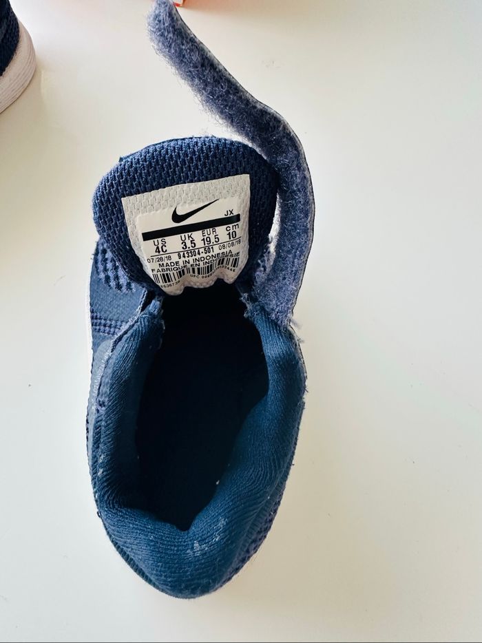 Paire de baskets - Nike Révolution 4 - taille 19,5 - photo numéro 7