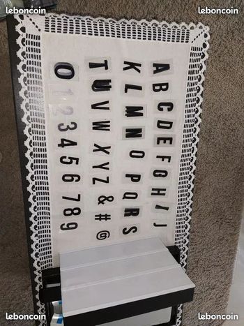 Boite lumineuse avec lettres et chiffres