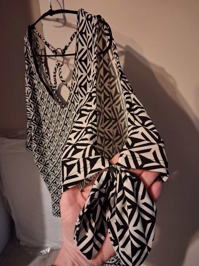 Haut élégant épaules dénudées - photo numéro 4