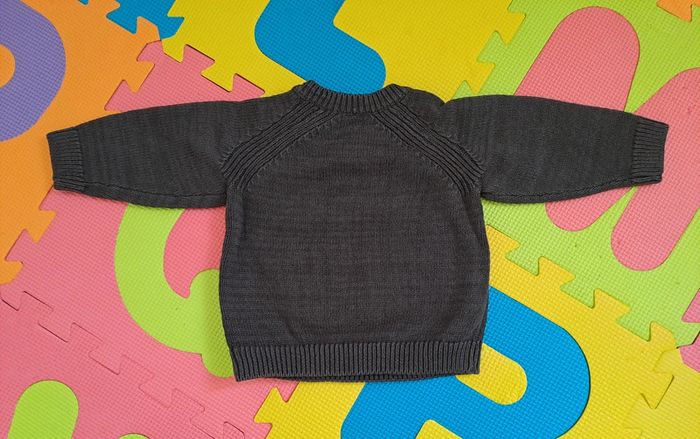 Pull gris tigre, kiabi, taille 6 mois (63/69 cm) - photo numéro 2