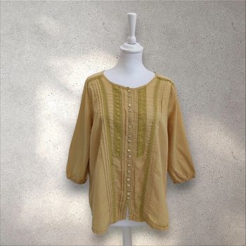 Blouse brodée en coton jaune moutarde 44