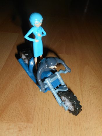Moto + Figurines MOI MOCHE ET MÉCHANT