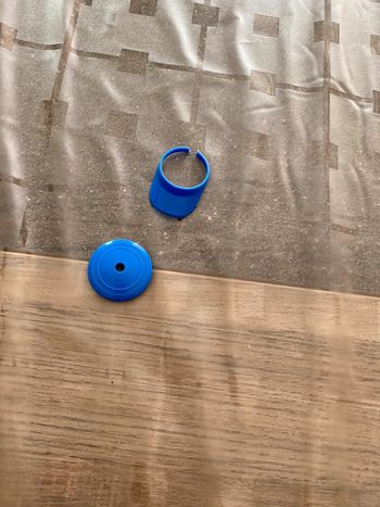 Freesbee et casquette barbie