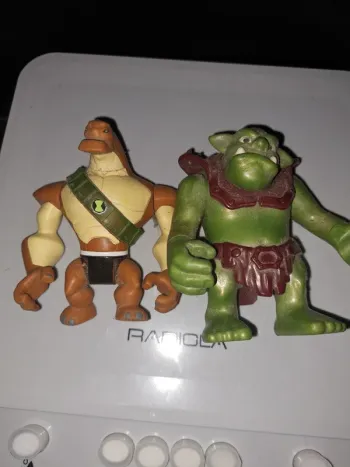 Lot 2 figurines