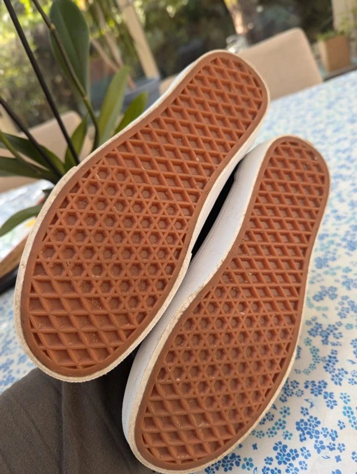 Baskets Vans en cuir noir et doré taille 37 - photo numéro 3