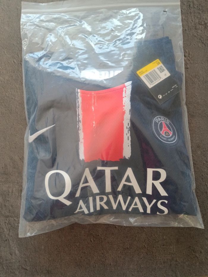 Tenue foot PSG Paris Saint-Germain bleu. T.24 - photo numéro 4