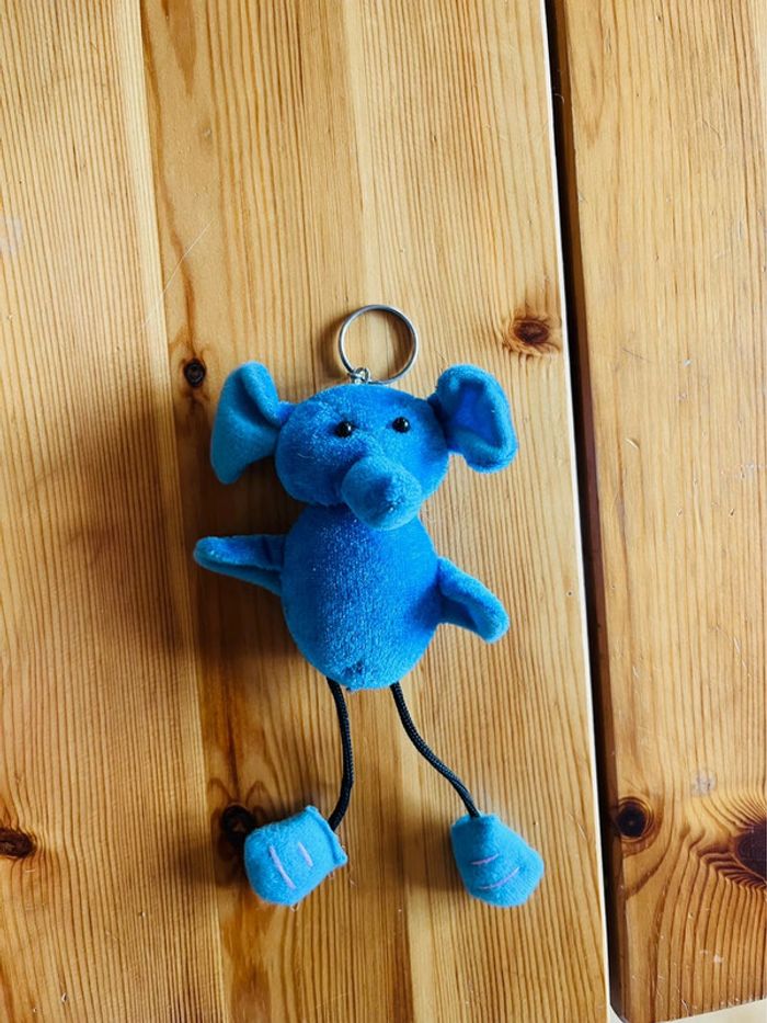 Porte clés peluche éléphant bleu