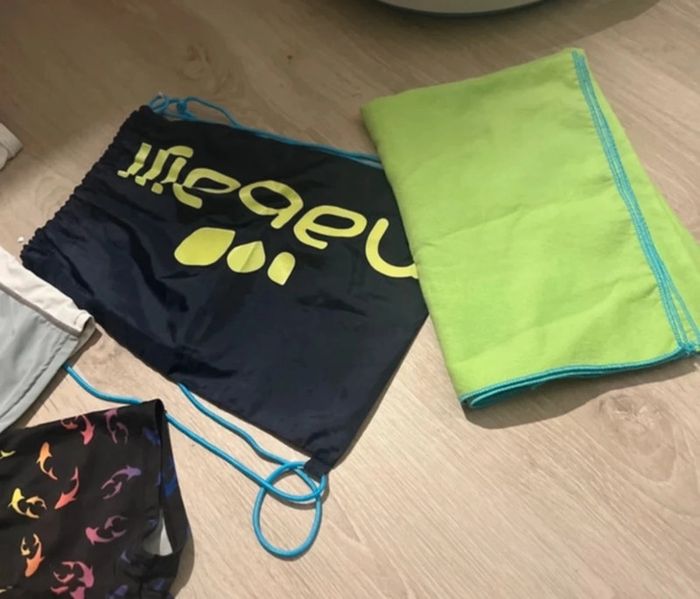 Maillot de bain / tee shirt anti uv soleil / serviette & petit sac enfant - photo numéro 3