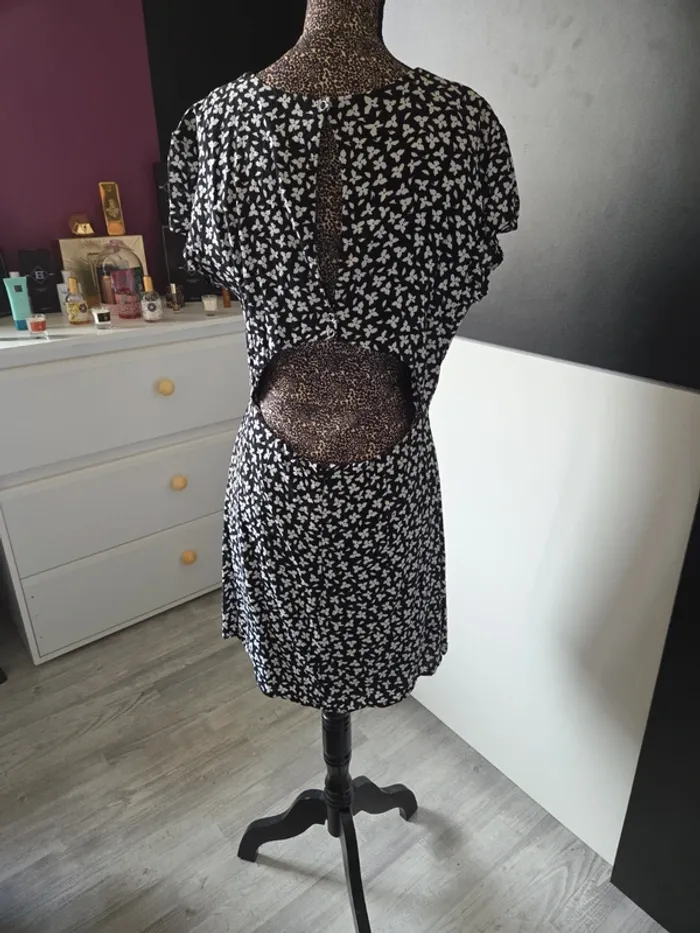 Jolie Robe de chez kookai en taille 42 - photo numéro 6
