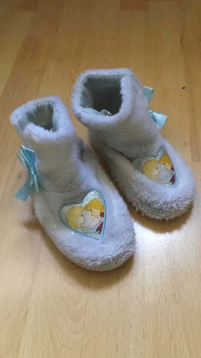 chaussons reine des neiges  taille 29