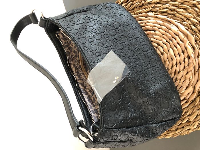 Sac épaule GUESS, noir, en parfait état, jamais porté - photo numéro 3