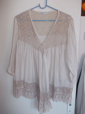 Joli gilet écru M & G dentelle style Shabby soie L