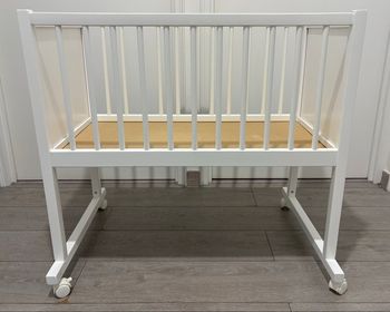 Lit berceau blanc en bois 80x40 cm vendu avec linge de lit