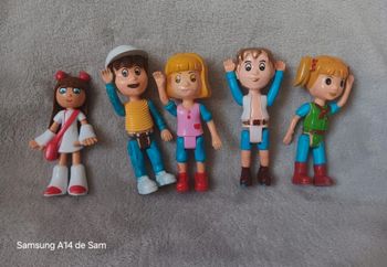 Lot 5 figurines