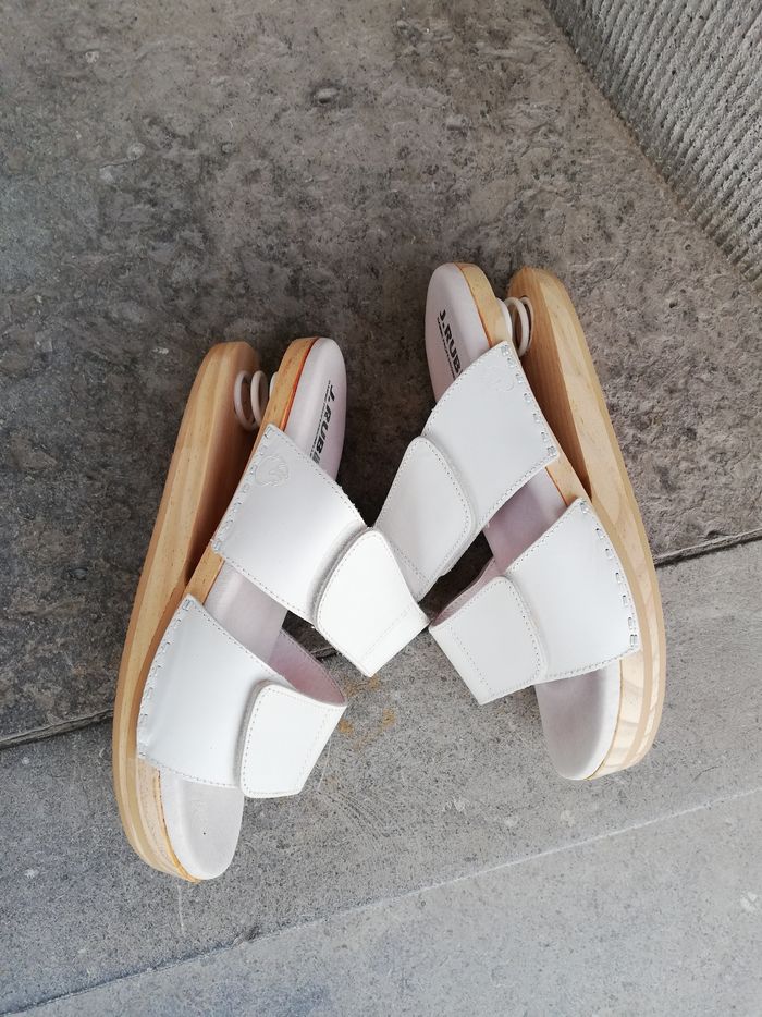 Mules blanches semelles avec ressorts - photo numéro 3